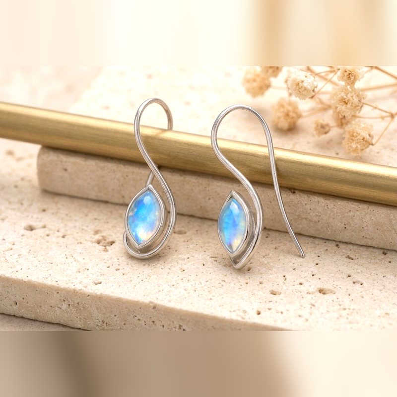 Petal Drop in Rainbow Moonstone, 925 sterling silver